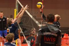 2023_11_25 - Landesliga - Saison 2023/24 - Volleyball - TV 1861 Ingolstadt - TSV Haunstetten -  - Nothaft Paul #1 Ingolstadt  - Heupel Josuah rot Haunstetten - XXXXX - Foto: Meyer Jürgen