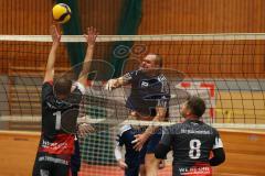 2023_11_25 - Landesliga - Saison 2023/24 - Volleyball - TV 1861 Ingolstadt - TSV Haunstetten -  - Merz Mathias #2 blau Ingolstadt - Schmitz Jonas #1 Haunstetten - Foto: Meyer Jürgen