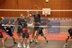 2023_11_25 - Landesliga - Saison 2023/24 - Volleyball - TV 1861 Ingolstadt - TSV Haunstetten -  - Kühl Lukas #13 Ingolstadt - Nothaft Paul #1 Ingolstadt - Ullrich Marc #7 Haunstetten - Foto: Meyer Jürgen