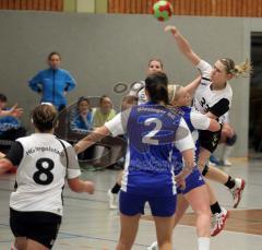 Damen Handball - HG Ingolstadt - Kissinger SC - rechts Lisa Günther  wirft ein Tor