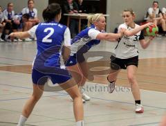 Damen Handball - HG Ingolstadt - Kissinger SC - Lisa Günther rechts kämpft sich durch