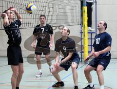 Kösching - Volleyball MTV Ingolstadt - 9 Vogel bringt den Ball nicht über das Netz. 10 Birner kann nicht mehr eingreifen