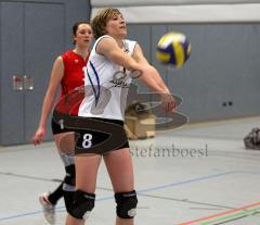 Damen Volleyball MTV Ingolstadt - ESV Ingolstadt - MTV 8 R. Pfälzer stoppt den Aufschlag