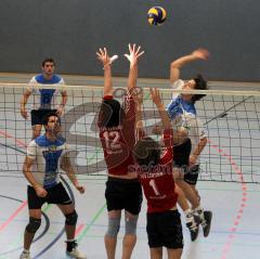 Voleyball - MTV Ingolstadt - TSV Lenting - links 13 Olitzscher Thomas und rechts 11 Pfältzer Jakob schmettert, hinten 8 McArdle Oisin