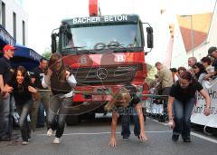 Bürgerfest Ingolstadt 2009 - Die Amadeus MädchenCrew wurde unterstützt hinten von Uli Schwarz