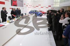 Audi AG - Jahrespressekonferenz 2014 - Audi AG Ingolstadt - Geschäftsbericht 2013 - Pressefotografen vor der Eröffnung