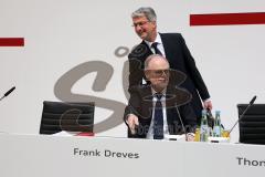 Audi AG - Jahrespressekonferenz 2014 - Audi AG Ingolstadt - Geschäftsbericht 2013 - Dr. Frank Dreves (Vorstand Produktion) und hinten Prof. Rupert Stadler (Vorsitzender des Vorstands Audi AG)