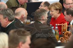 500 Jahre Bier Reinheitsgebot - Festakt in Ingolstadt Klenzepark - Festrede Bundeskanzlerin, Angela Merkel am Tisch im Gespräch mit Christian Schmidt (CSU) - Bundesminister für Ernährung und Landwirtschaft