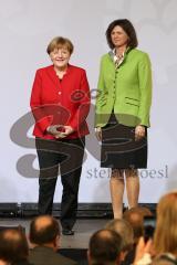 500 Jahre Bier Reinheitsgebot - Festakt in Ingolstadt Klenzepark - Festrede Bundeskanzlerin Angela Merkel mit Ilse Aigner, links Dr. Hans-Georg Eils, Brauer Bund