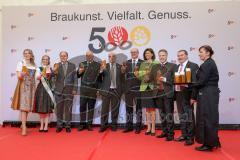 500 Jahre Bier Reinheitsgebot - Festakt in Ingolstadt Klenzepark -  Hopfen und Bierkönigin, Christian Schmidt (CSU) - Bundesminister für Ernährung und Landwirtschaft mit Ilse Aigner und Oberbürgermeister Dr. Christian Lösel, mitte Dr. Hans-Georg Eils, Bra