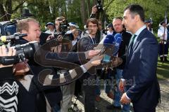 500 Jahre Bier Reinheitsgebot - Festakt in Ingolstadt Klenzepark - Festrede Bundeskanzlerin Angela Merkel - Cem Özdemir, Bundesvorsitzender von BÜNDNIS 90/DIE GRÜNEN und Mitglied des Deutschen Bundestages