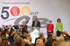 500 Jahre Bier Reinheitsgebot - Festakt in Ingolstadt Klenzepark - Festrede Bundeskanzlerin Angela Merkel mit Ilse Aigner, links Dr. Hans-Georg Eils, Brauer Bund