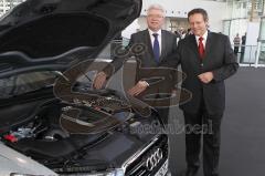 Audi - Fahrzeugübergabe an den Bayerischen Wirtschaftsminister Martin Zeil - Vertriebschef Michael Renz übergibt Audi A6 hybrid